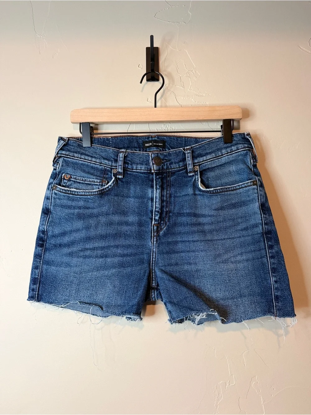 True Religion Rocco Relaxed Skinny Cutoff Denim Shorts Size 31 Medium Wash